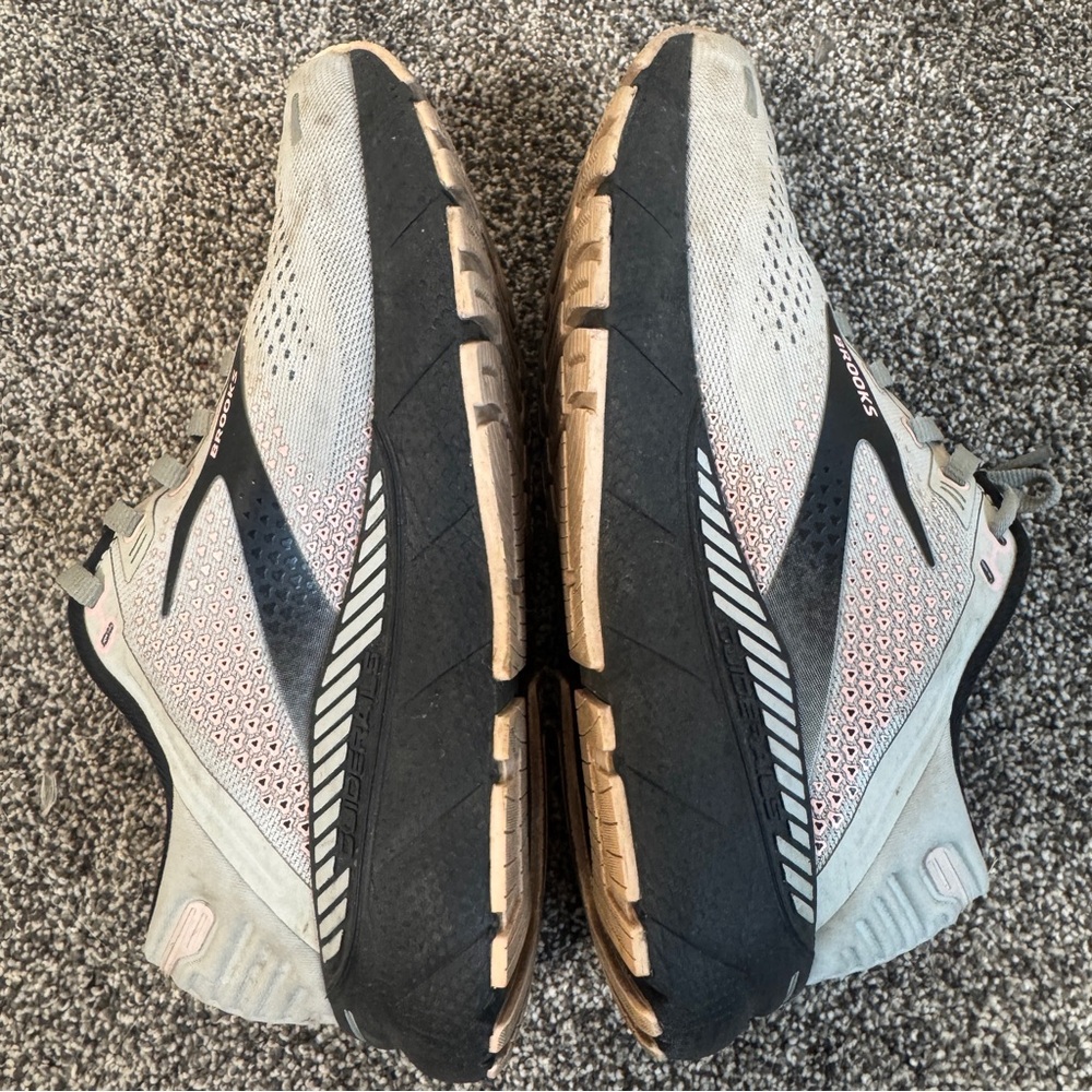 Brooks Adrenaline GTS 22 Running Shoes Womens Size 7.5 Gray Comfort Cushioned - Picture 6 of 10
